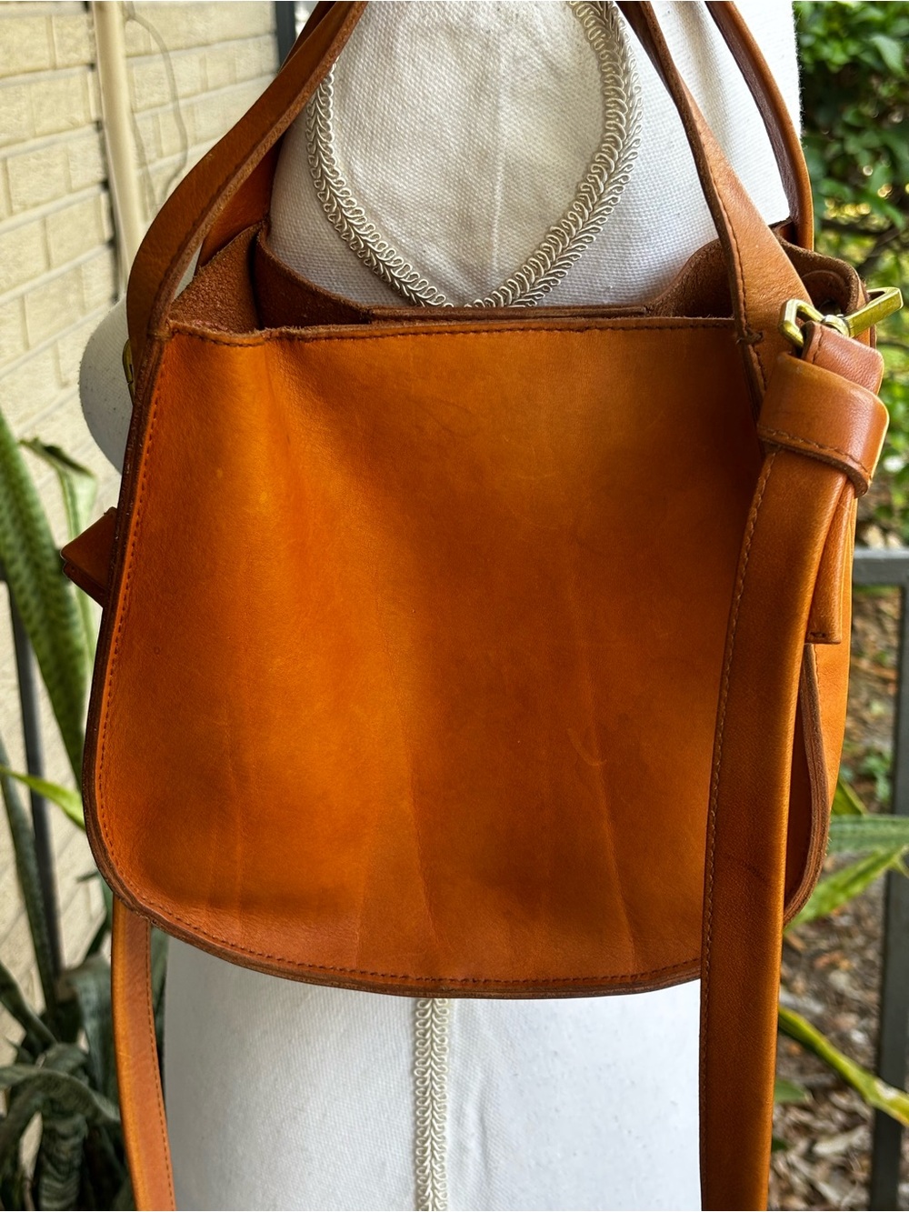 Madewell Sydney Smooth Luxe Leather Crossbody Bag Burnished Caramel - Picture 5 of 15